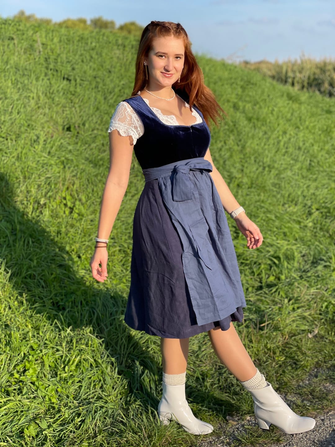 Customer photo review of Samt Dirndl in Schwarze mit Gerader Ausschnitt