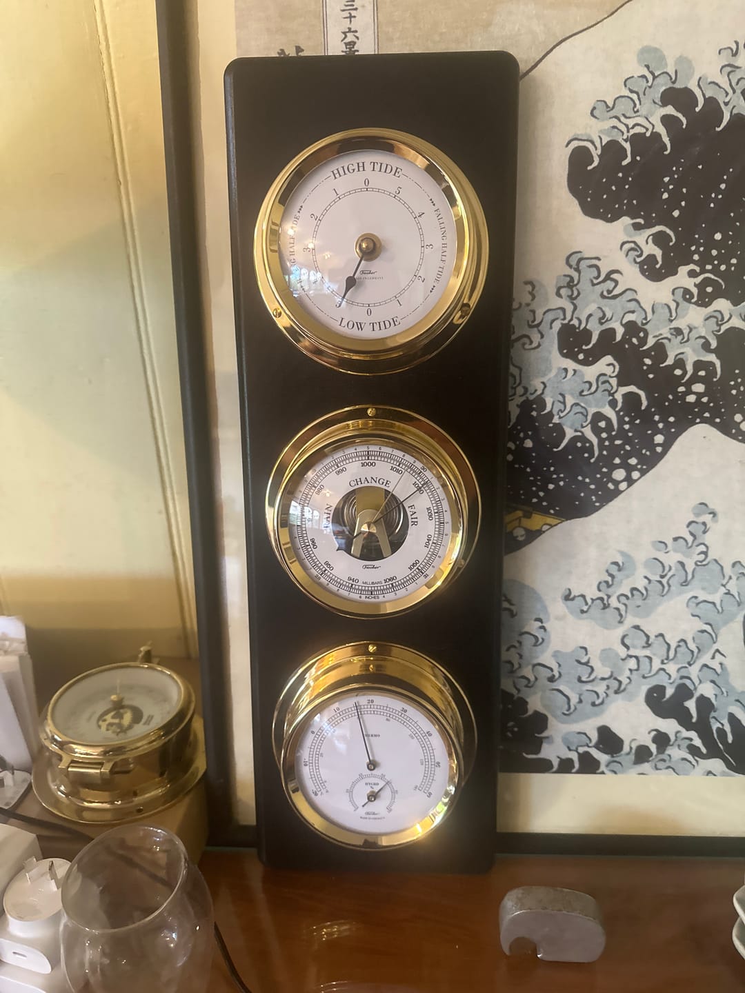 Customer photo review of Modern  Ebony & Brass  Weatherstation with  4 x Instruments -  Hygrometer + Barometer + Thermometer + Tide Clock