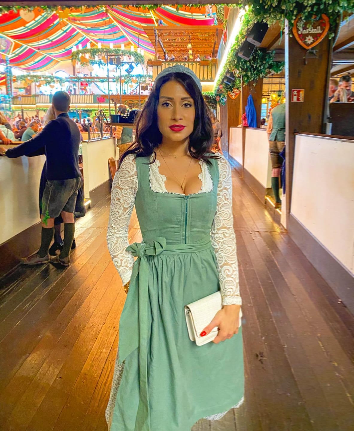 Customer photo review of Samt Dirndl in Schwarze mit Gerader Ausschnitt