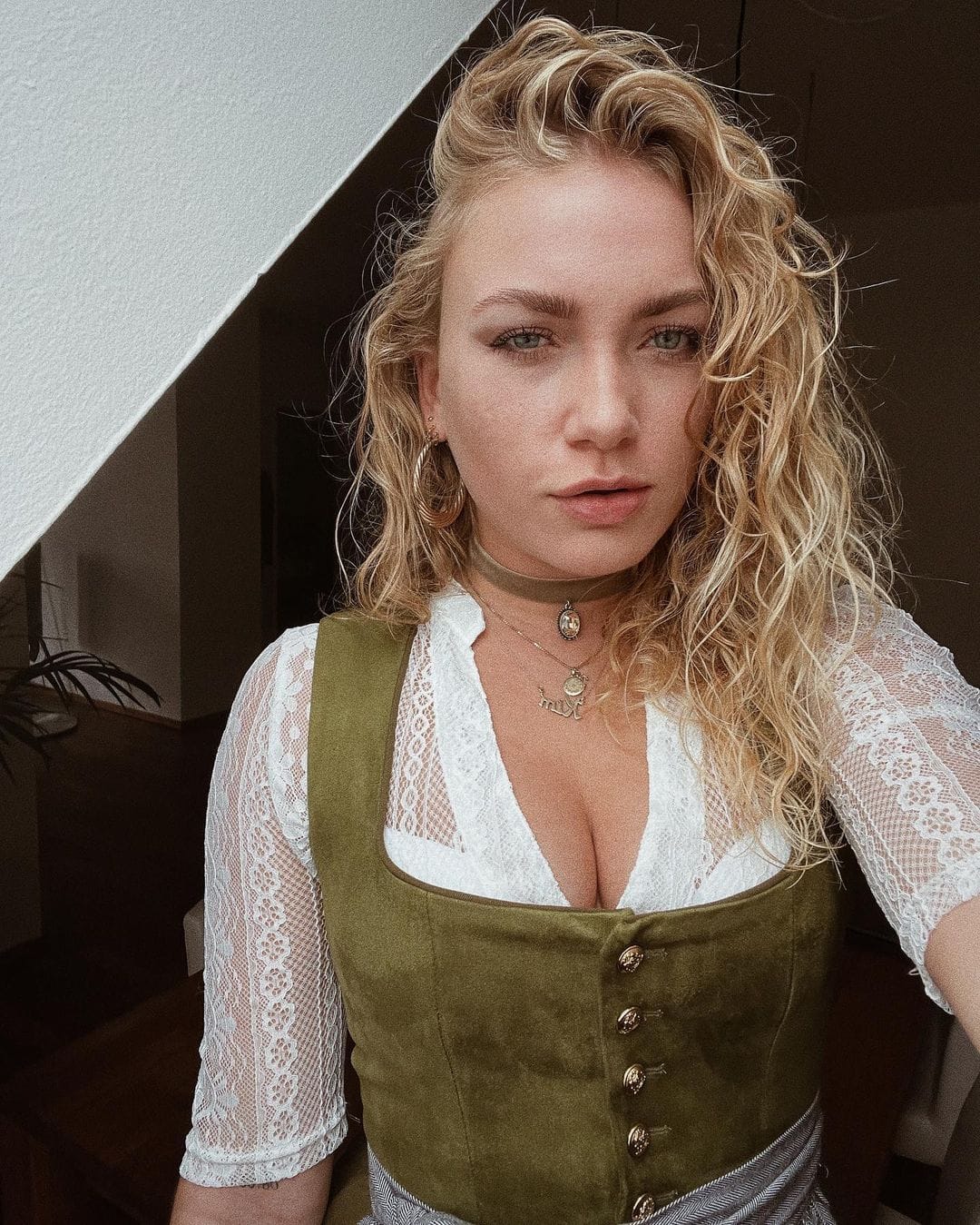 Customer photo review of Samt Dirndl in Schwarze mit Gerader Ausschnitt