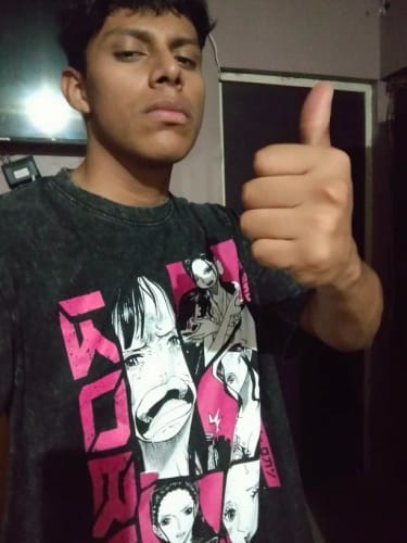 Customer photo review of Robin Oversized Vintage T-shirt V1
