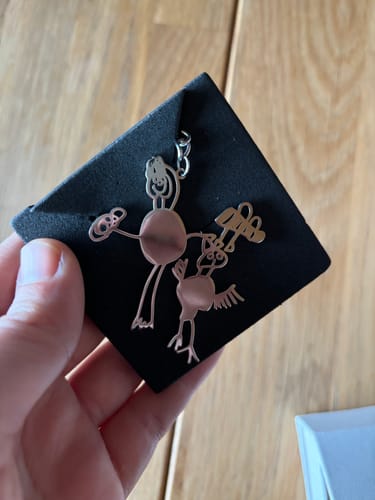 Customer photo review of Persönliche Kinderzeichnung als Halskette oder Anhänger in Gold
