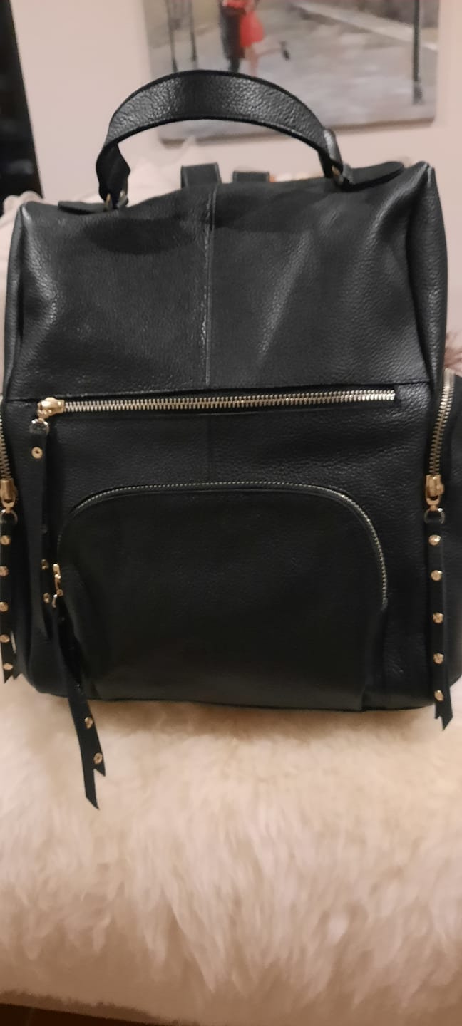 Customer photo review of Mochila de cuero modelo MARIE Negro