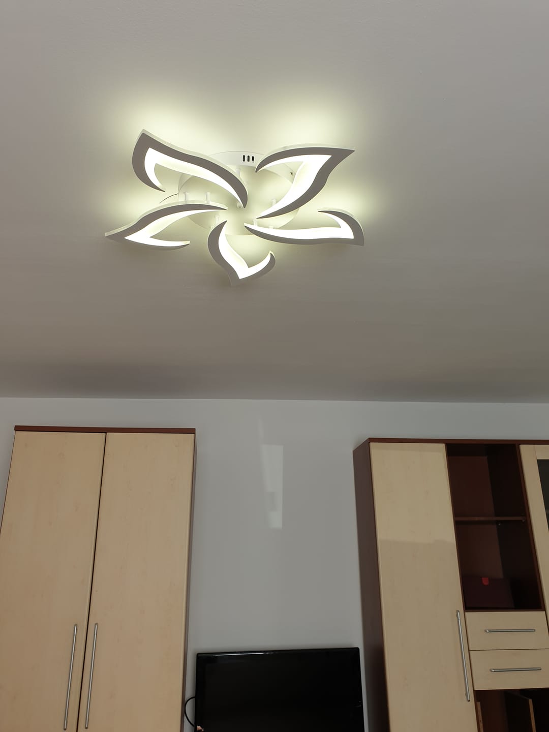 Customer photo review of Lustra LED NARCISSE Telecomanda Echivalent 500W
