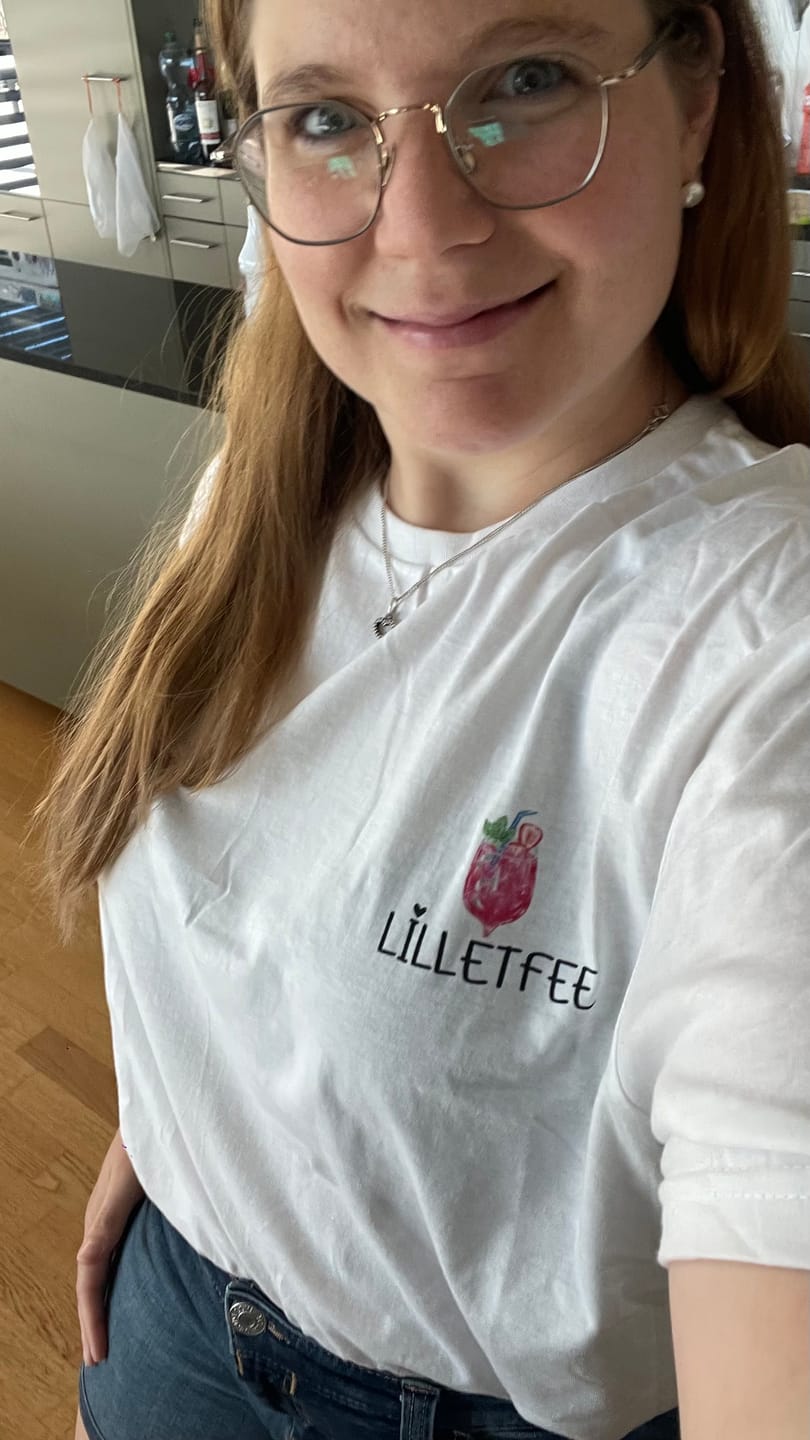Customer photo review of Lilletfee - Damenshirt