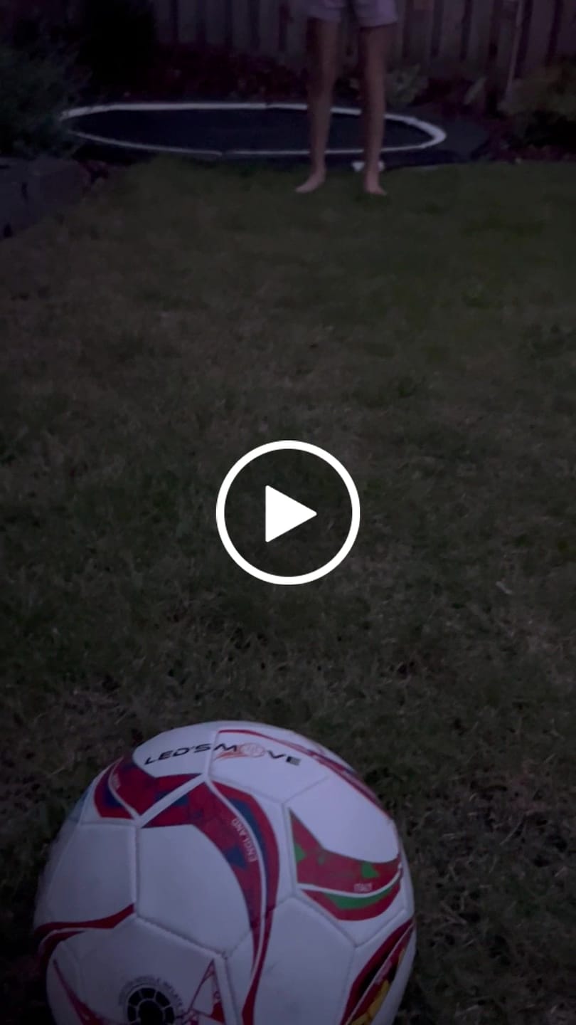 Opinión en vídeo de un cliente sobre el balón de fútbol luminoso LedsMove™
