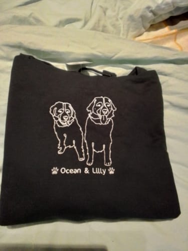 Customer photo review of Personalisierter & bestickter Hoodie