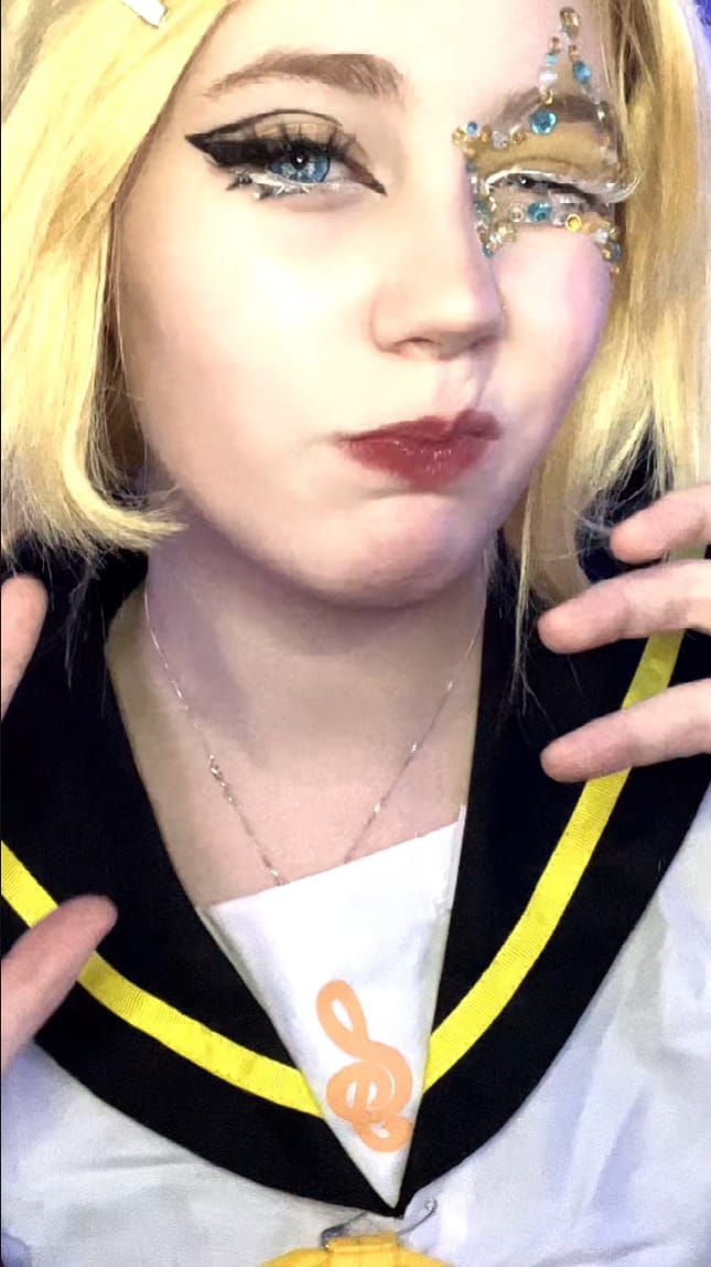 Customer photo review of Cosplay Gojo Blue Colored Contact Lenses