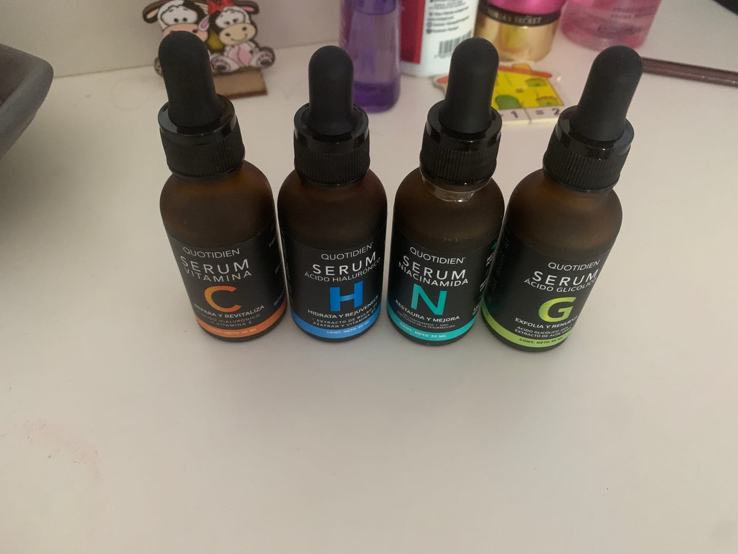 Customer photo review of NUEVO: Kit Los 4 Fantásticos (44% OFF) - Serum de Vitamina C 30ml + Serum de Niacinamida 30ml + Serum Ácido Glicólico 30ml + Serum de Ácido Hialurónico 30ml