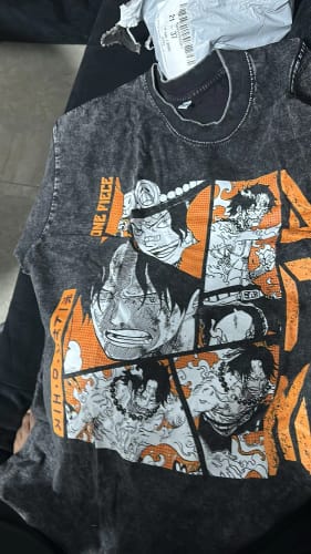 Customer photo review of Onepiece Vintage T-shirts