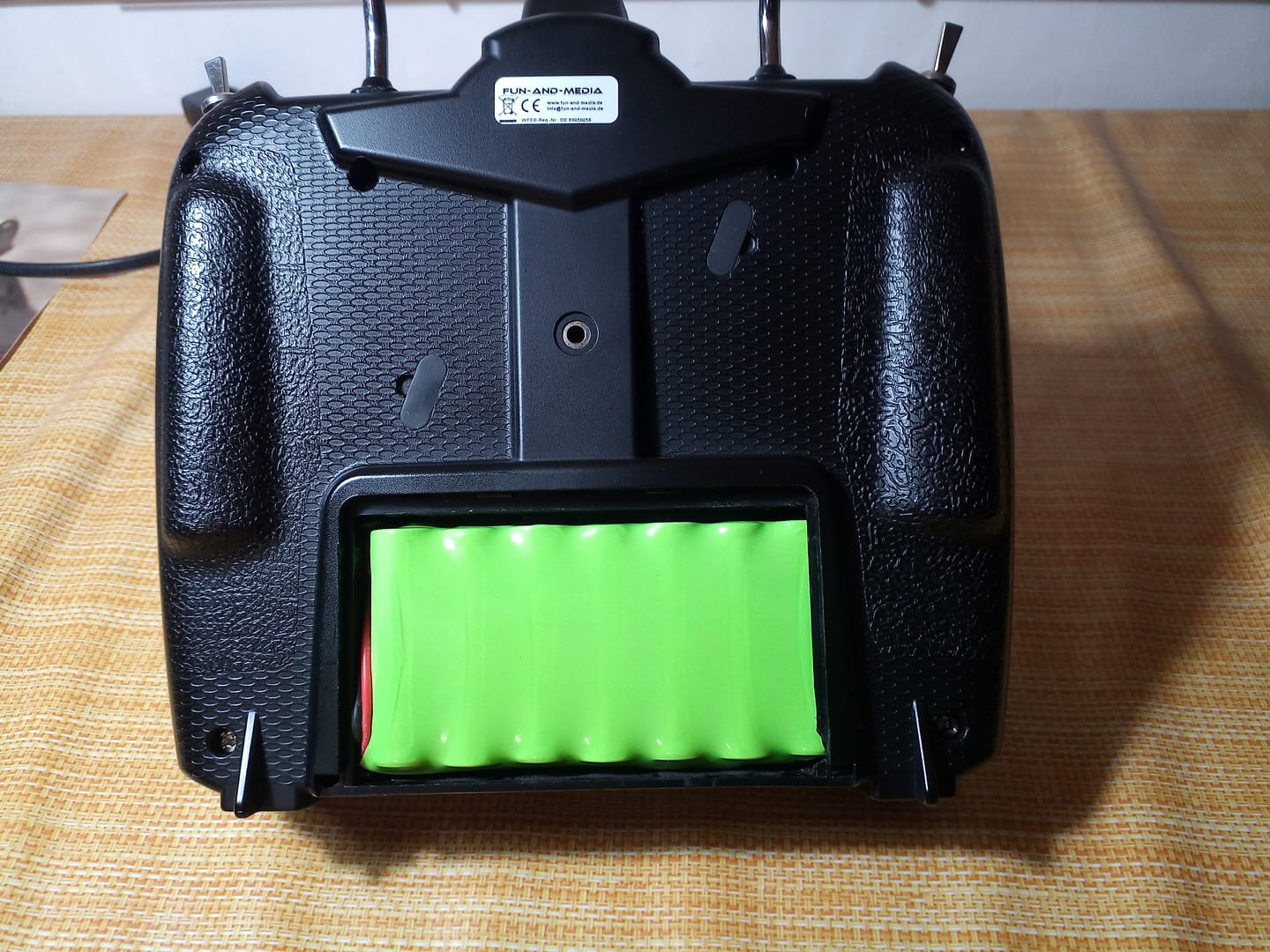 Customer photo review of 8,4V 2400mAh RC Akku, wiederaufladbarer NI-MH AA Akkupack mit USB Ladekabel und KET 2P Stecker, für ferngesteuertes