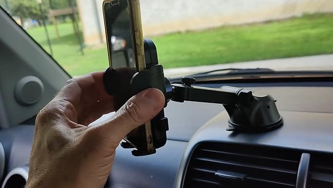 Customer photo review of Support de Téléphone Rotatif Premium pour Voiture
