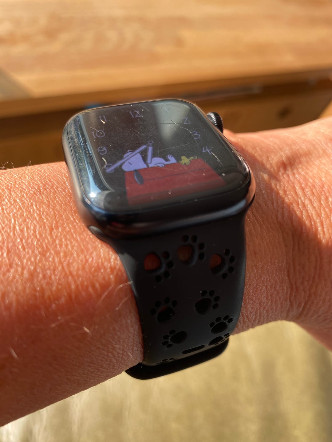 Customer photo review of Apple Watch Silikonband "Pfoten"