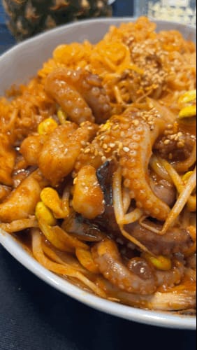 Customer photo review of 불맛가득 화끈 쭈꾸미, 추가옵션 삼겹살200g 콩나물 깻잎 쭈삼 세트 X 준스부처리 Original/Super Spicy Stir Fried Small Octopus with optional pork belly with veggies 500g