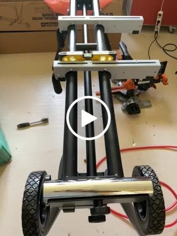 Customer video review of Support universel PLUS Evolution pour scie à onglet avec pieds télescopiques