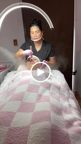 Customer video review of CosmoGlo XL Light Bundle + Phone Clip