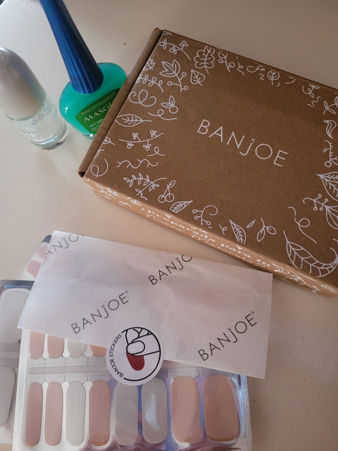 Customer photo review of Blanco Snow | Stickers de Esmalte
