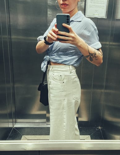 Angelina Y. review of Calça Jeans Wide Leg Buriti Bege image 1 out of 3