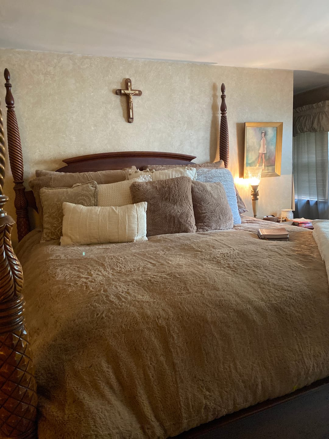 Customer photo review of CYRA Long Velvet Bedding Set