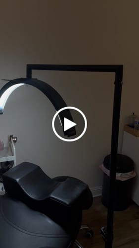 Customer video review of CosmoGlo Original Light Bundle + Phone Clip