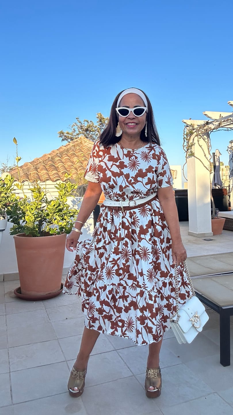 Customer photo review of Plus Size 100% Cotton Women O-neck Floral Dress
