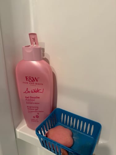 Customer photo review of Fair and White So White! Refreshing Shower Gel With Pomegranate And Melon Extracts (Jumbo-1000ml / 33.81 fl oz)