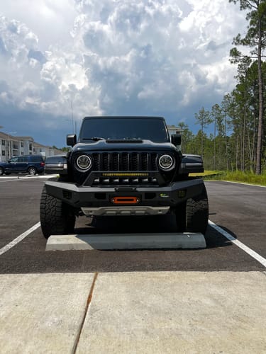 Customer photo review of 18+ Jeep JL / '20+ Jeep Gladiator VX LED Headlight Kit - Black Chrome | White Halo