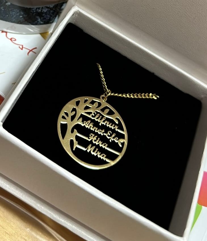 Customer photo review of Lebensbaum Kette mit personalisierten Namen