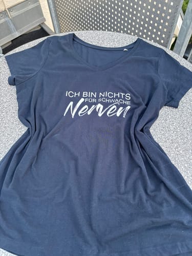 Customer photo review of ICH BIN NICHTS FÜR SCHWACHE NERVEN V-Neck Shirt