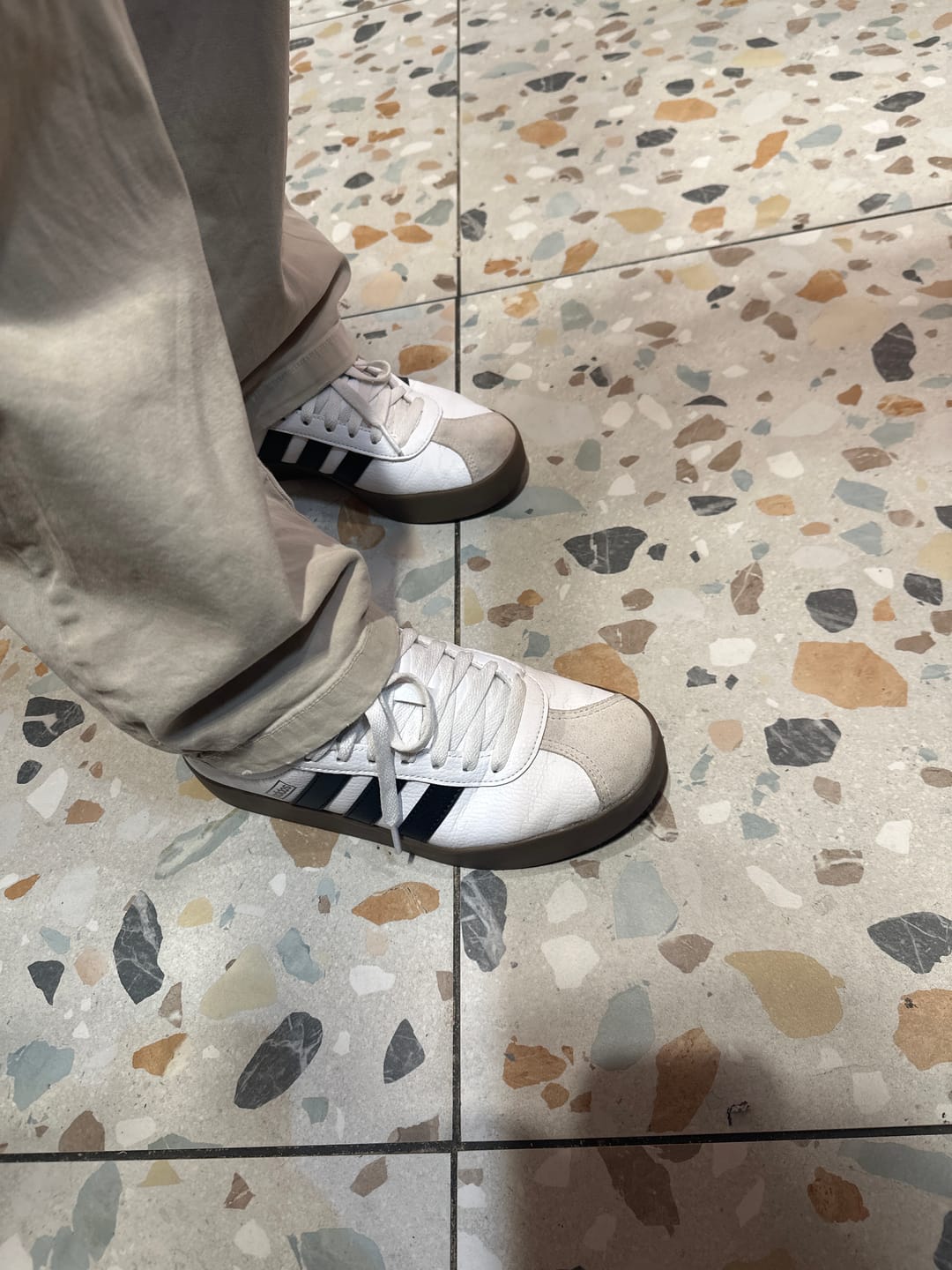 Customer photo review of Zapatilla Adidas Vl Court 3.0 Mujer Blanco
