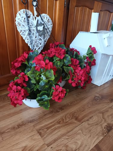 Customer photo review of Bulk 17" Lifelike Large Geranium Bush Plants UV Resistant for Outdoors and Indoors Wholesale