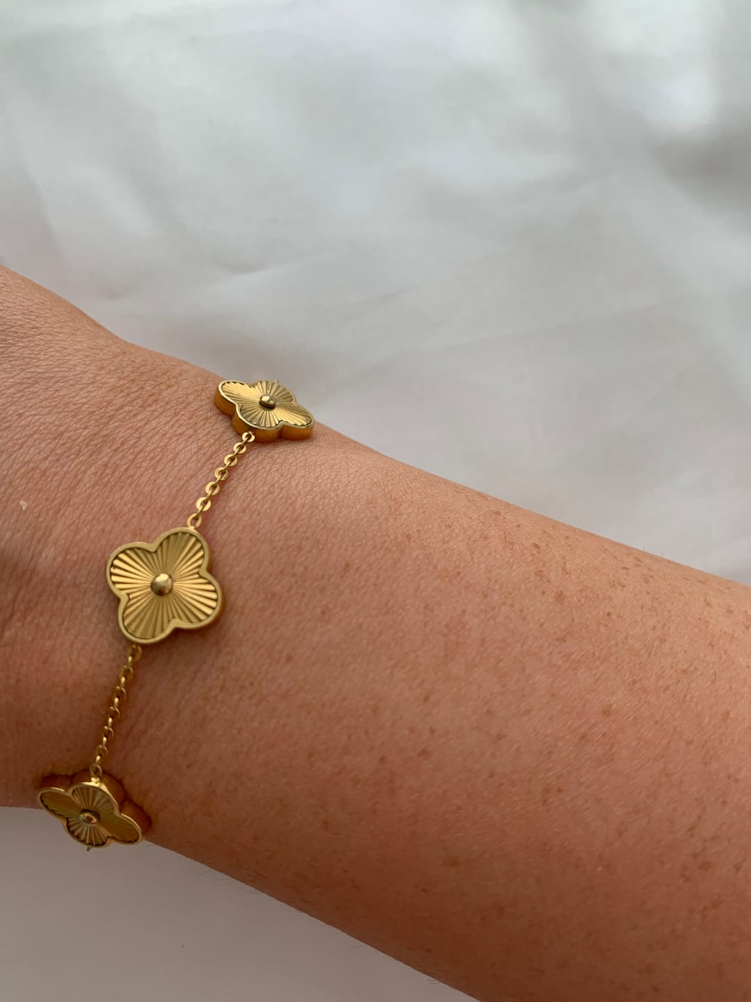 Customer photo review of Shine Clover Armband | 18K vergoldet