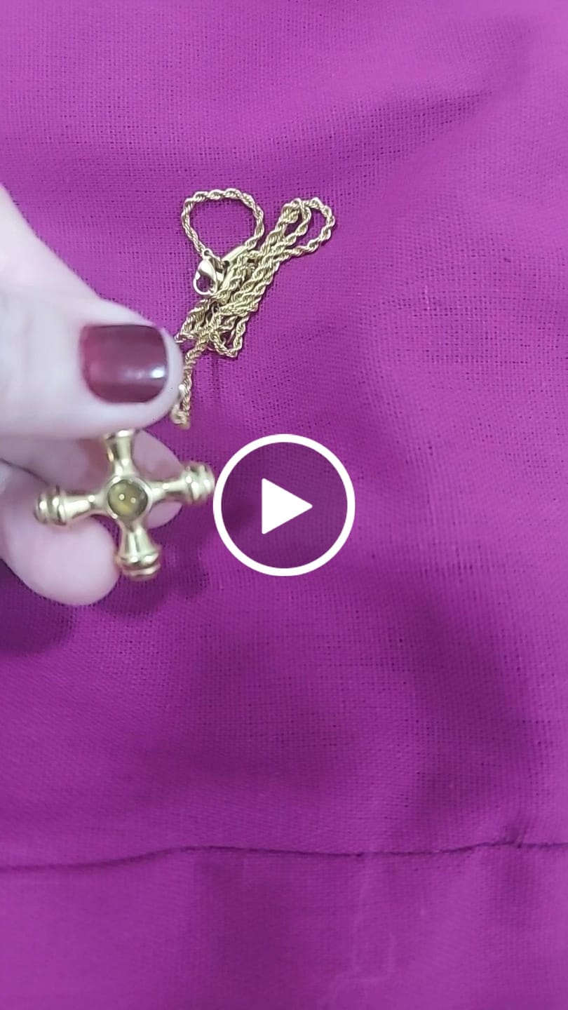 Customer video review of Colar Olho de Tigre Banhado em Ouro 18k
