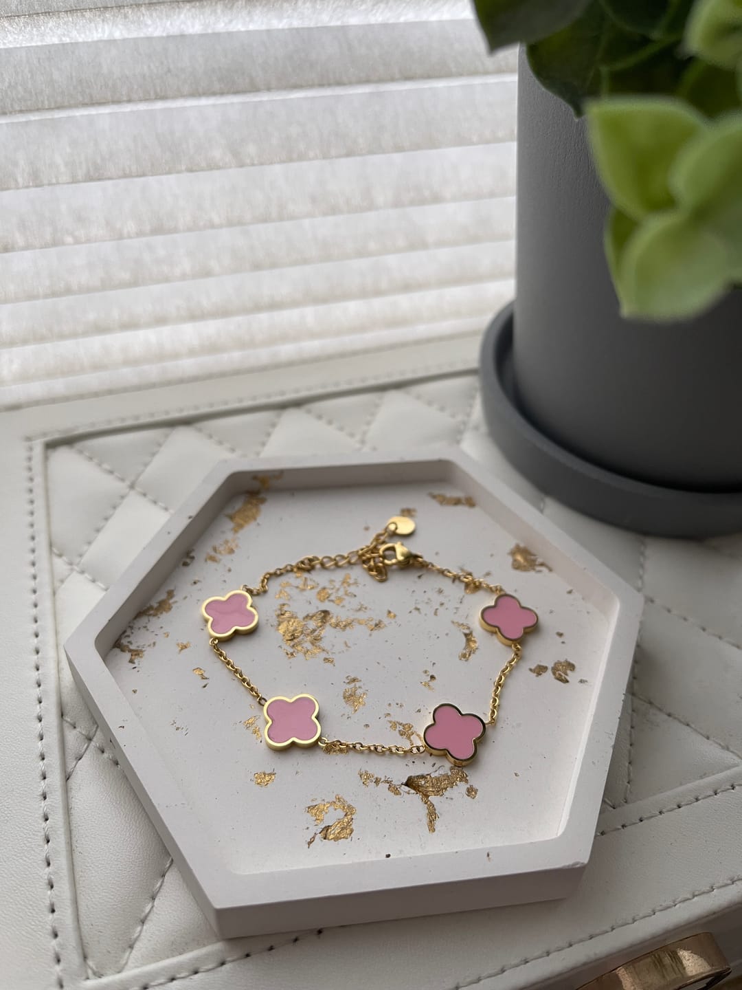 Customer photo review of Pink Clover Armband | 18K vergoldet