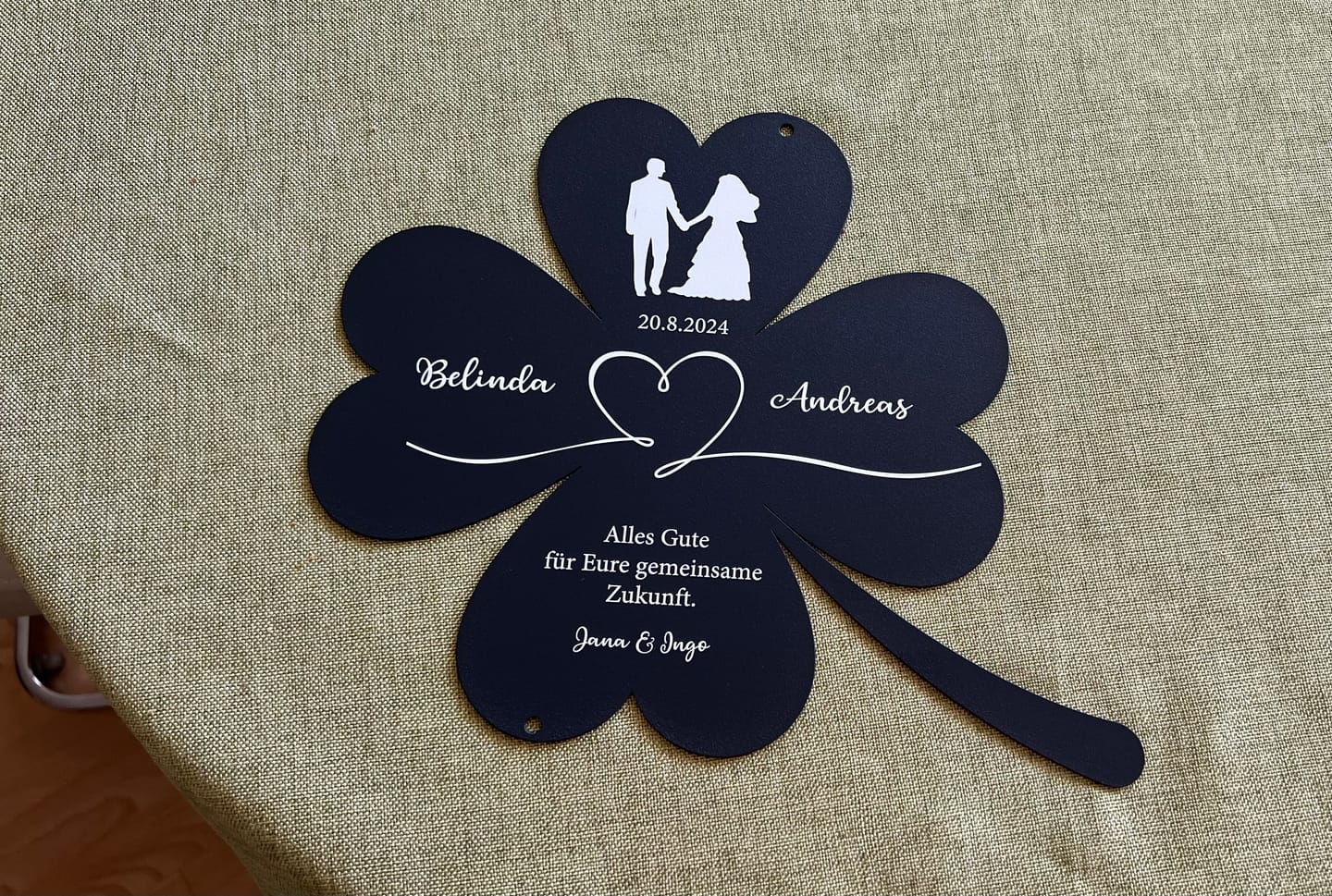 Customer photo review of Ausgefallenes Hochzeitsgeschenk: Glückskleeblatt IV zur Hochzeit - personalisierbar