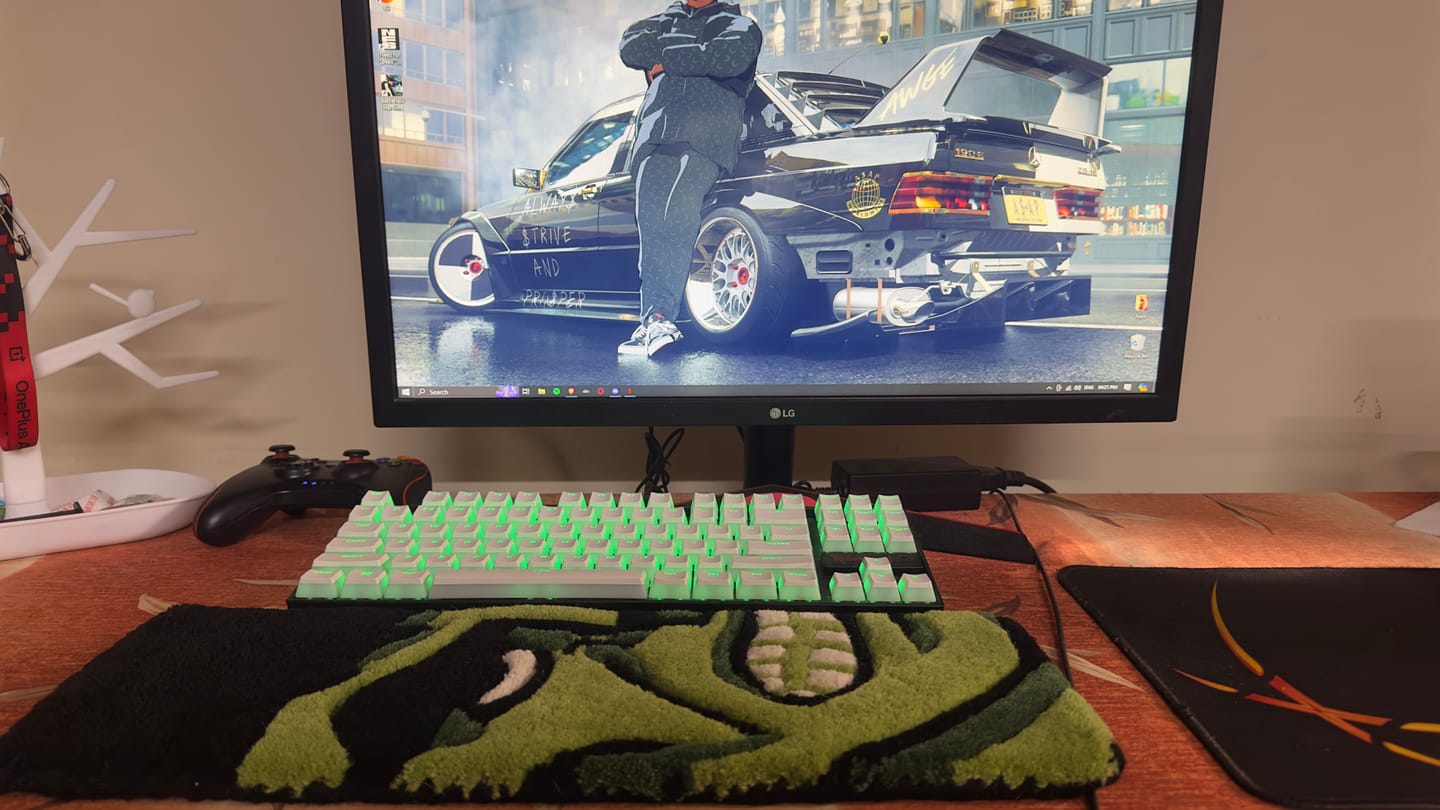 Customer photo review of Hulk Fluffy Keyboard Rugs | LetsRug.in