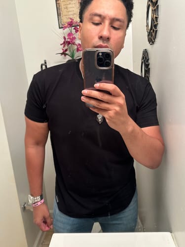 Customer photo review of 021 ESSENTIAL DROP-CUT T-SHIRT - BLACK