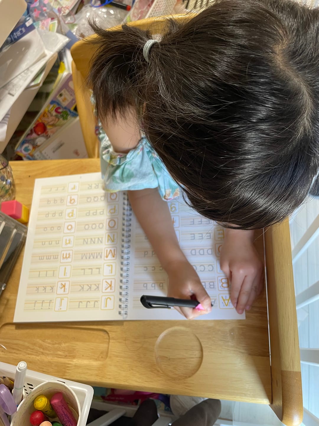 Customer photo review of 文字が消える!?まほうのドリル （アルファベット・ローマ字 / 小学英語 ３年生）