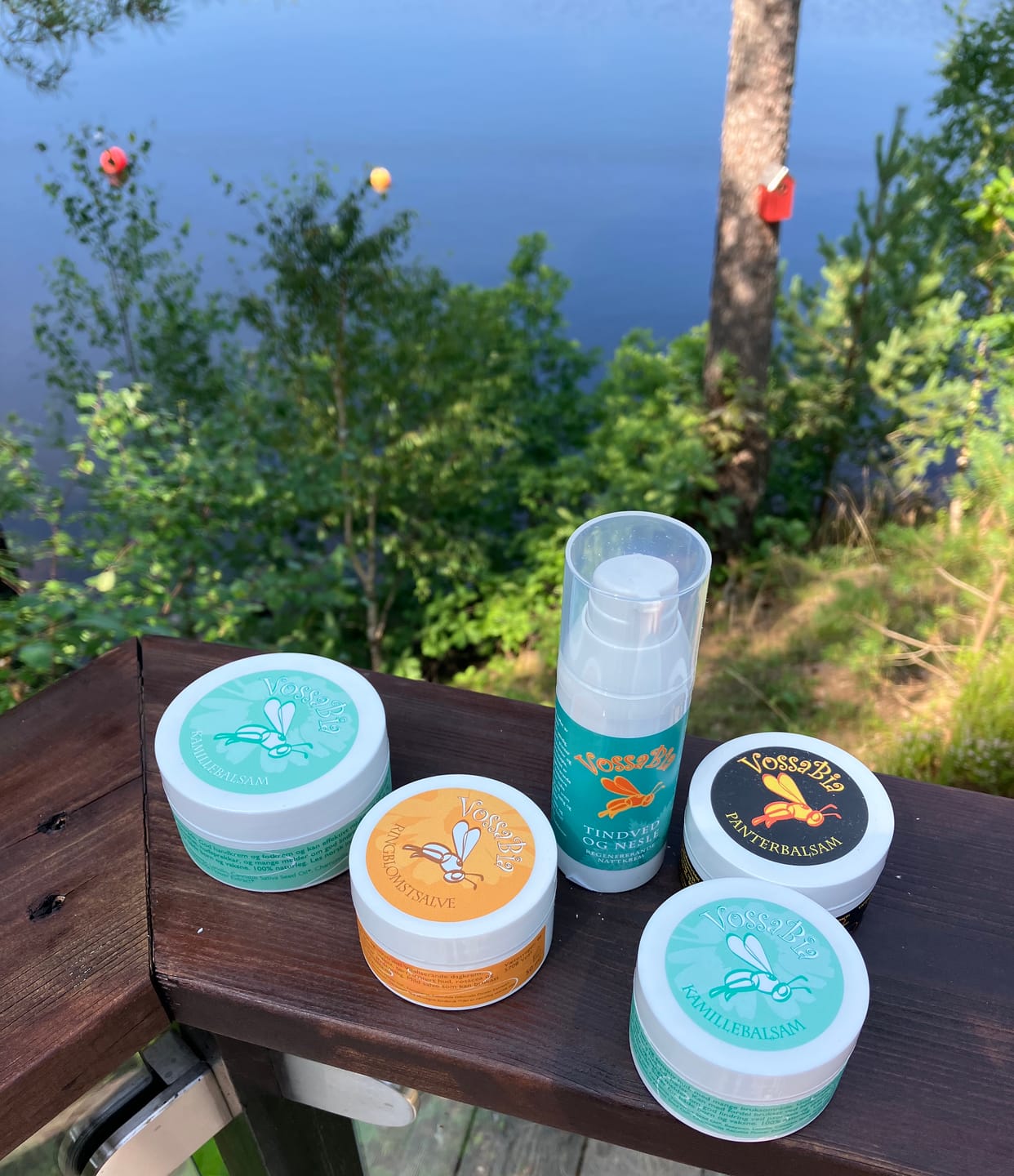 Reseña fotográfica de un cliente sobre la oferta del paquete: Los favoritos de Emil: ungüento de caléndula 50 ml, bálsamo Panther 50 ml, bálsamo de manzanilla 50 ml.