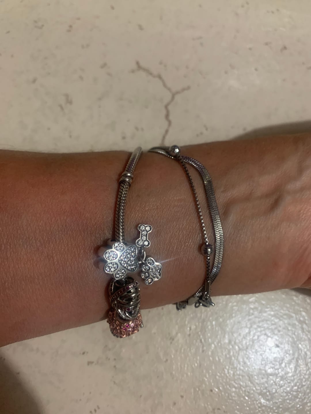 Customer photo review of Charm Huellas de Perrito & Hueso Diamantado