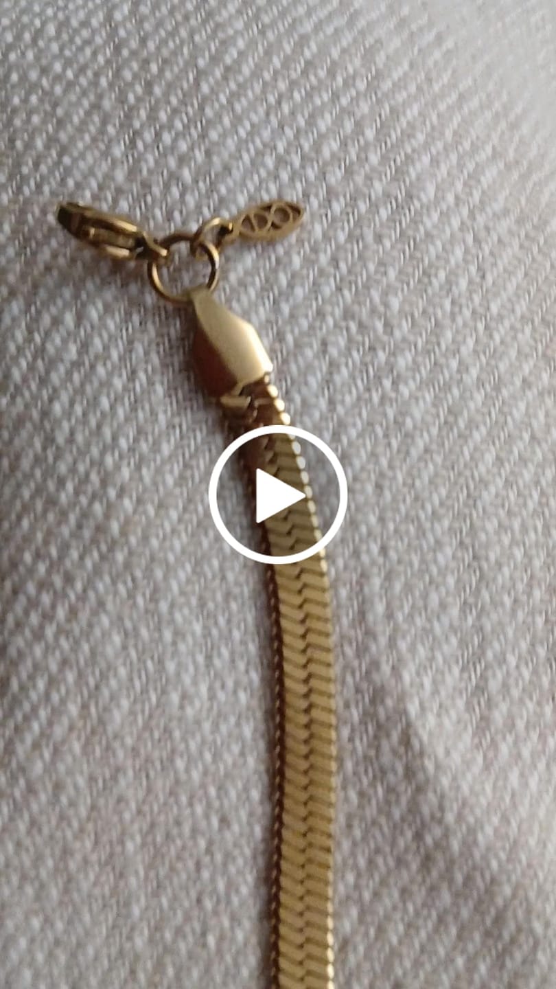 Customer video review of Herringbone Bracelet Gold