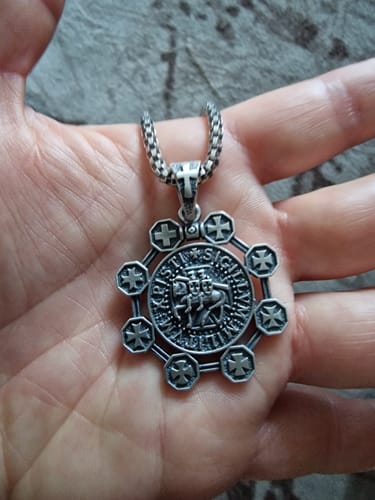Customer photo review of Sterling Silver Pendant necklace Knights Templar soldiers of Christ on horseback