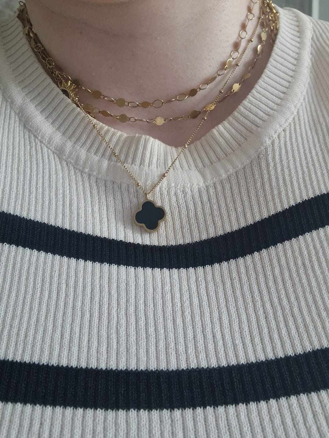 Customer photo review of Noir Lucky Leaf Kette 14K Vergoldet