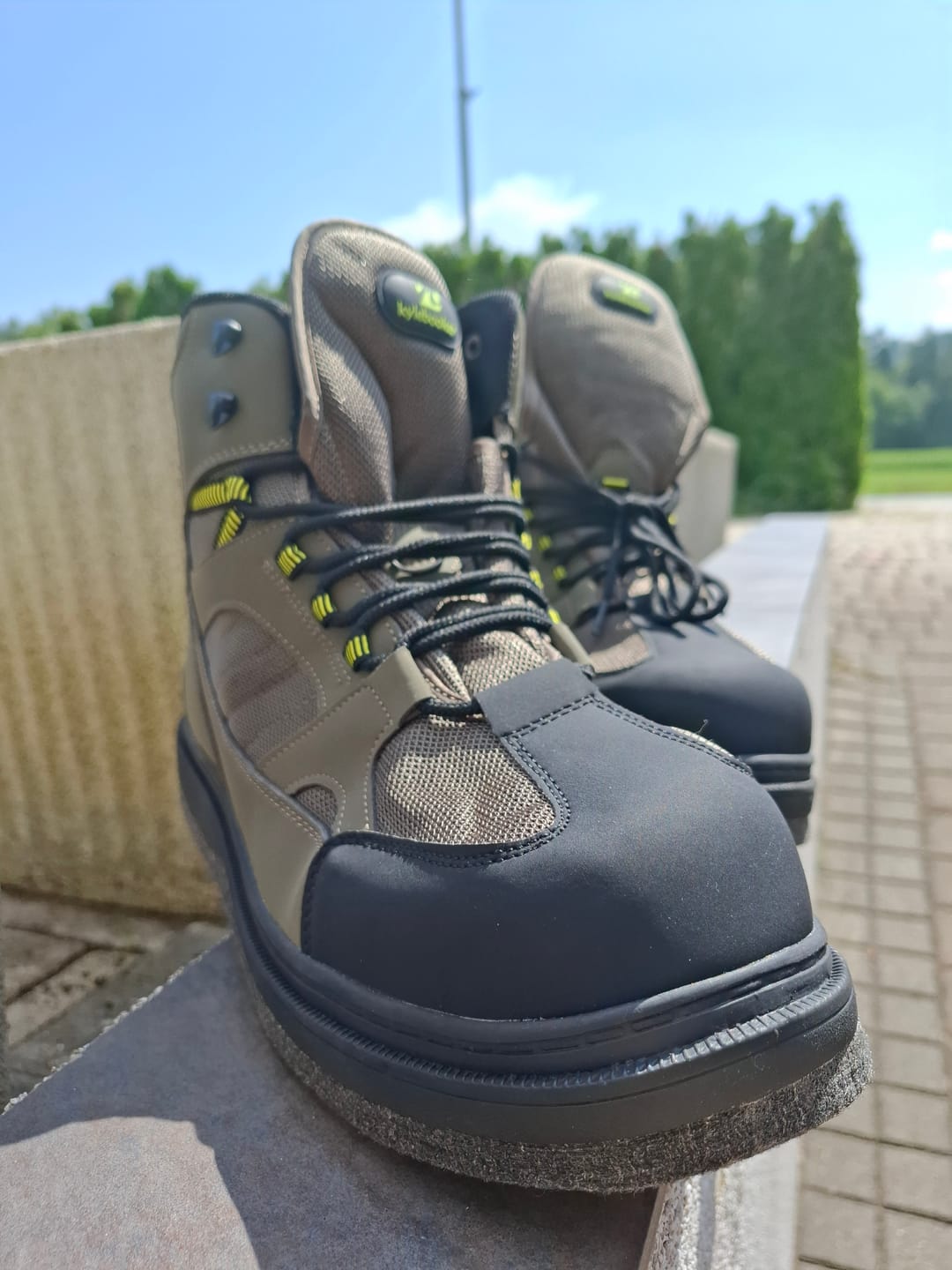 Customer photo review of Kylebooker Fly Fishing Felt & Rubber Sole Wading Boots Waders Shoes WB001