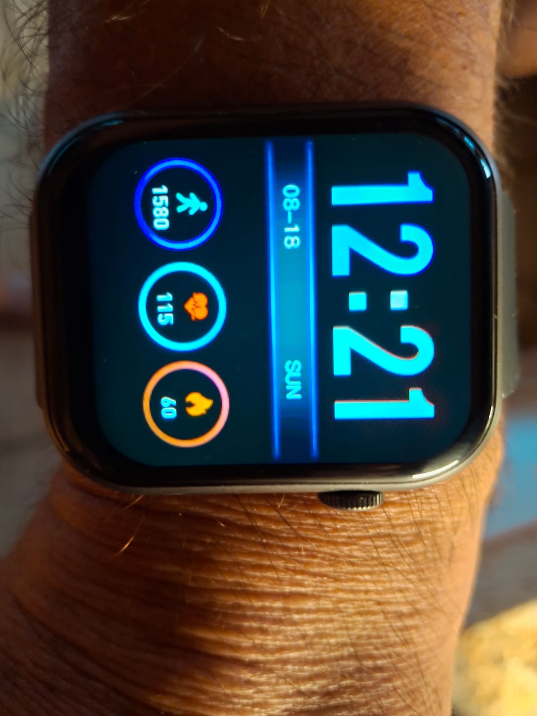 Customer photo review of Top Performance Smartwatch mit Gesundheitstracking / IP67 Wasserdichtigkeit / 35 Tage Akkulaufzeit / 100 Sportmodi