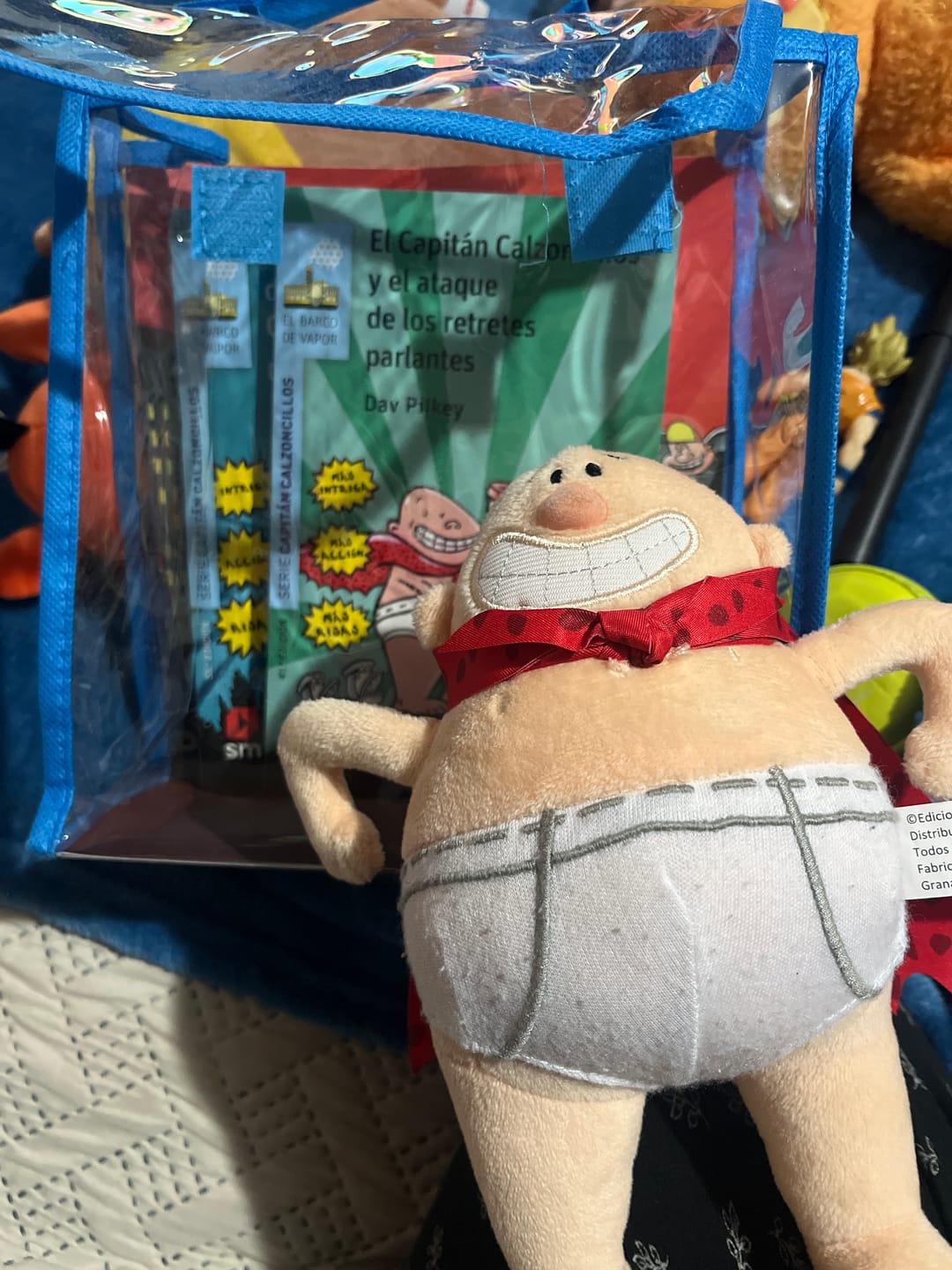 Customer photo review of Pack 2 libros Capitán Calzoncillos + peluche