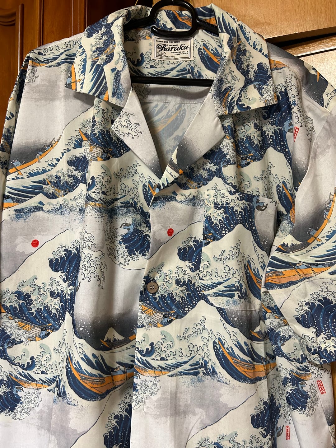 Customer photo review of 「神奈川沖浪裏・波乗りの猫と犬」浮世絵風アロハシャツ