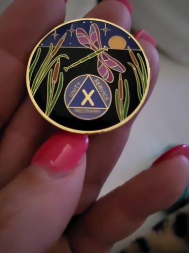 Customer photo review of Dragonfly 9th Step 10 Year Specialty AA Recovery Medallion - Tri-Plated Ten Year Chip/Coin