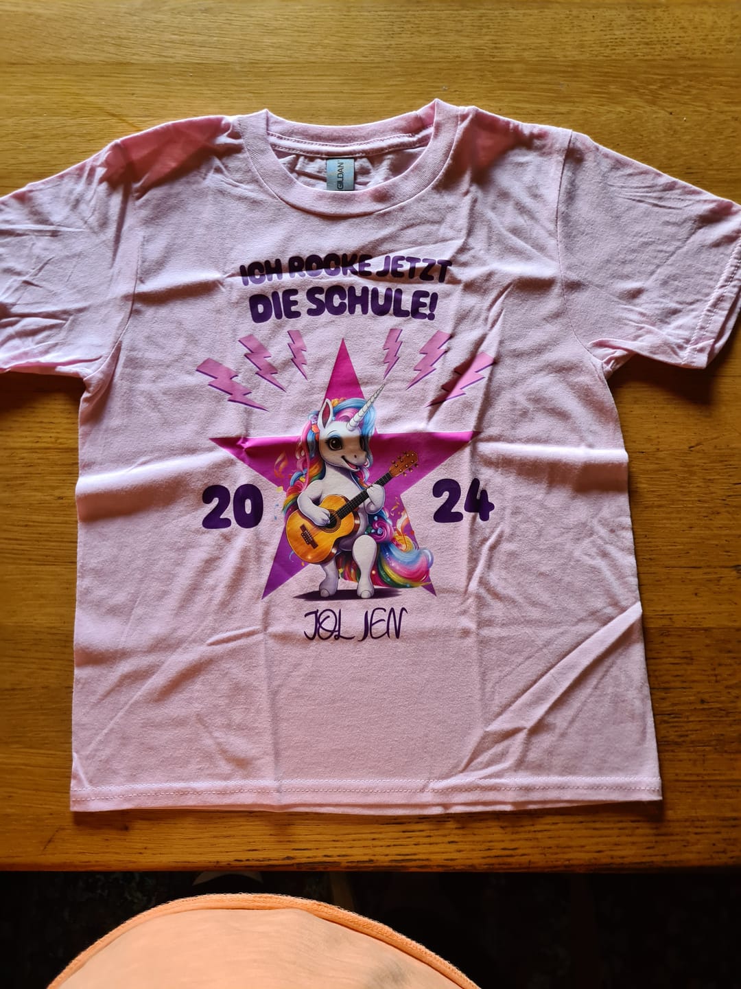 Customer photo review of Schule rocken - Personalisiertes Kinder T-Shirt