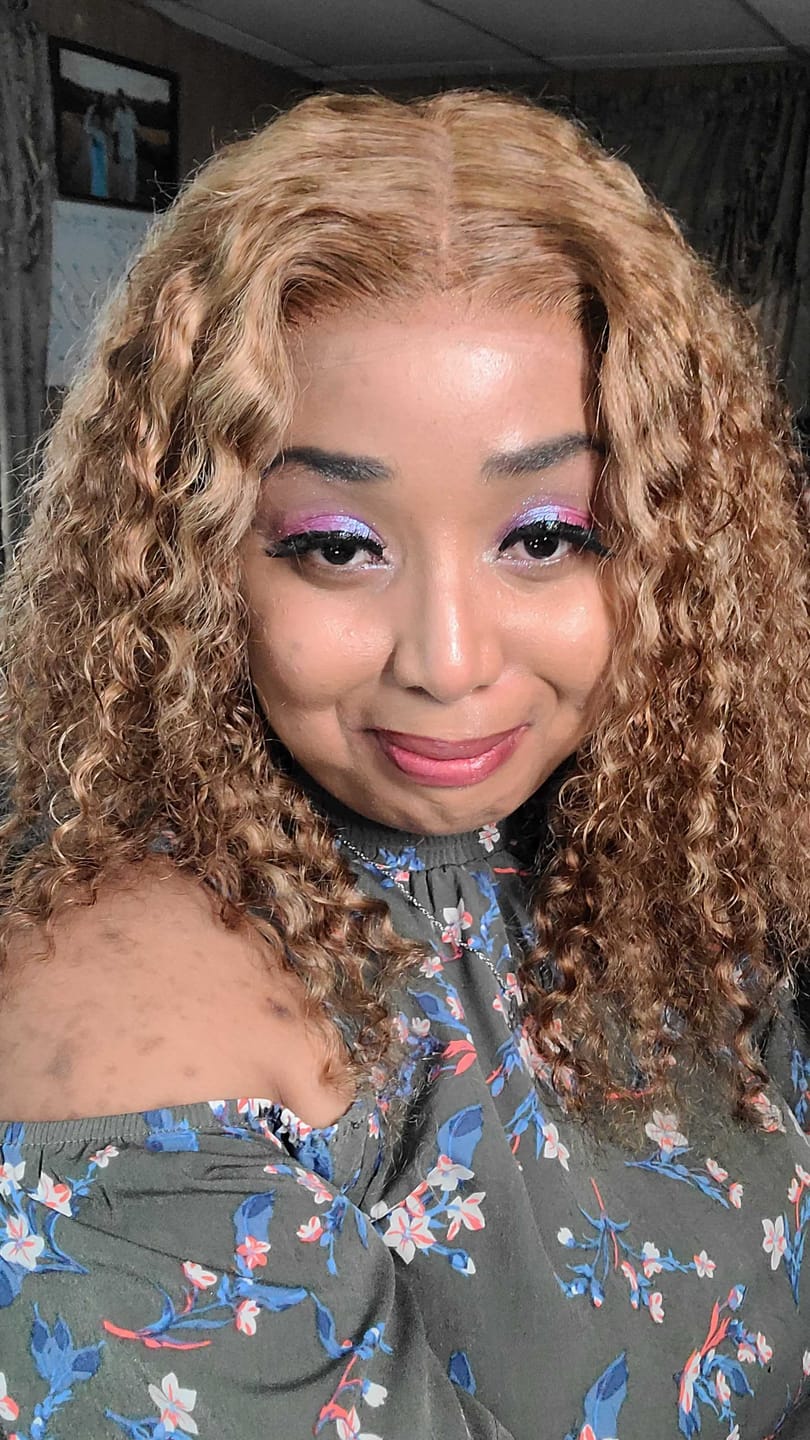 Customer photo review of Wavymy Honey Blonde Highlight Wear Go Glueless Water Wave Wig 4x6 Pre-cut Pre-plucked Bleached Knots Wig 100% Human Hair